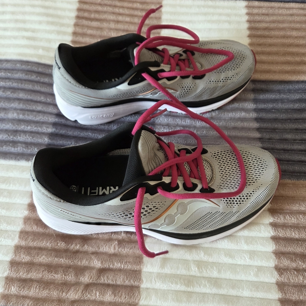 Saucony Women's Athletic Shoes in Gray and Pink